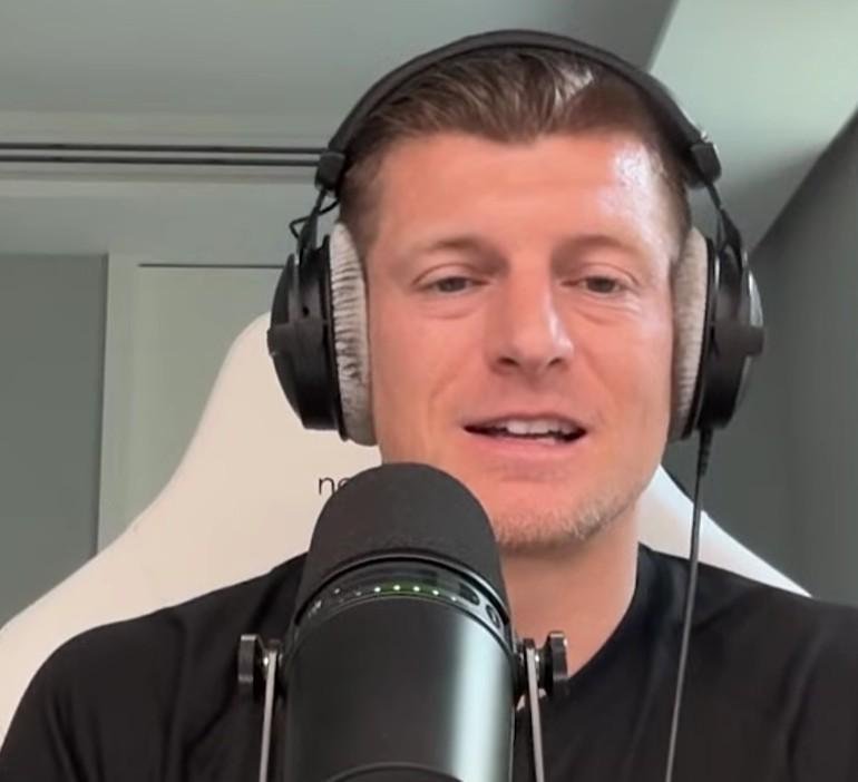 pp电子-克罗斯：施洛特贝克短板在决策；莱默尔是顶级边锋适配的边卫